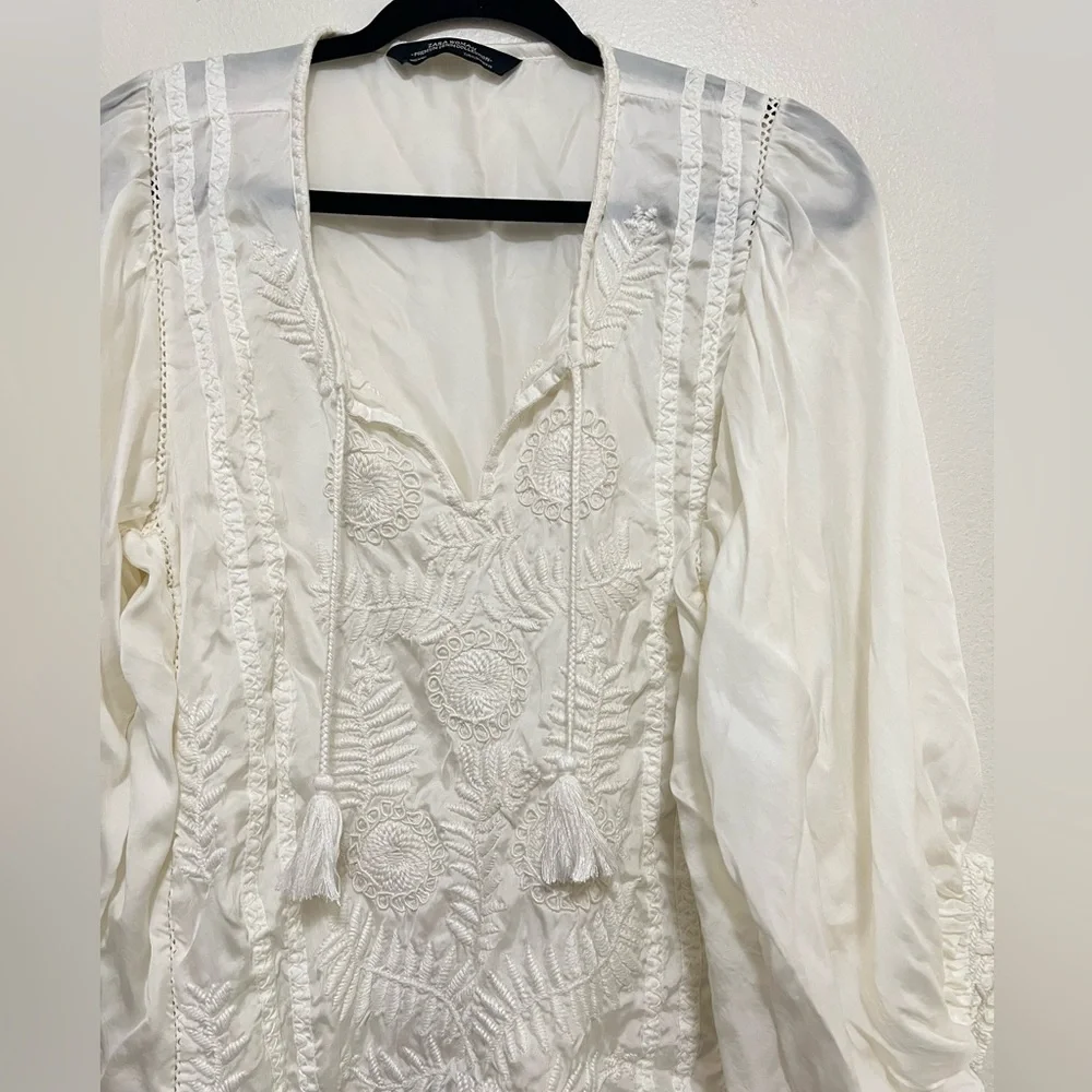 ❤️ Zara floral emboridered satin effect top - Picture 2 of 3